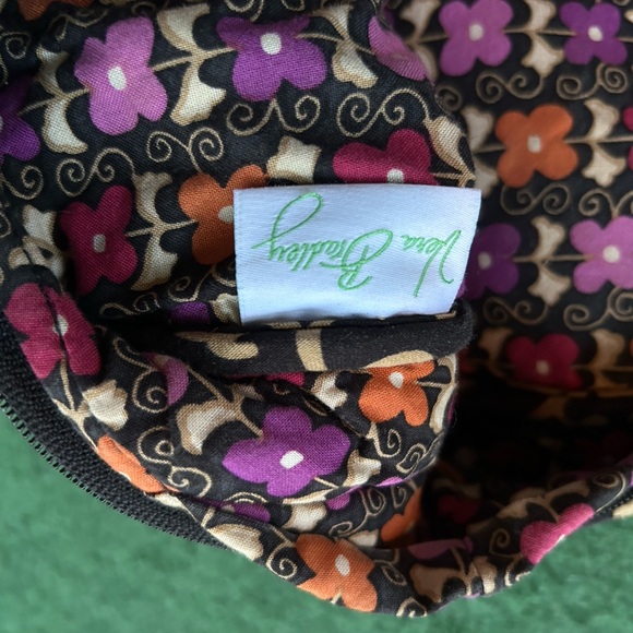 Vera Bradley 2011 double handled handbag with zipper that zips left or right. - Picture 9 of 13